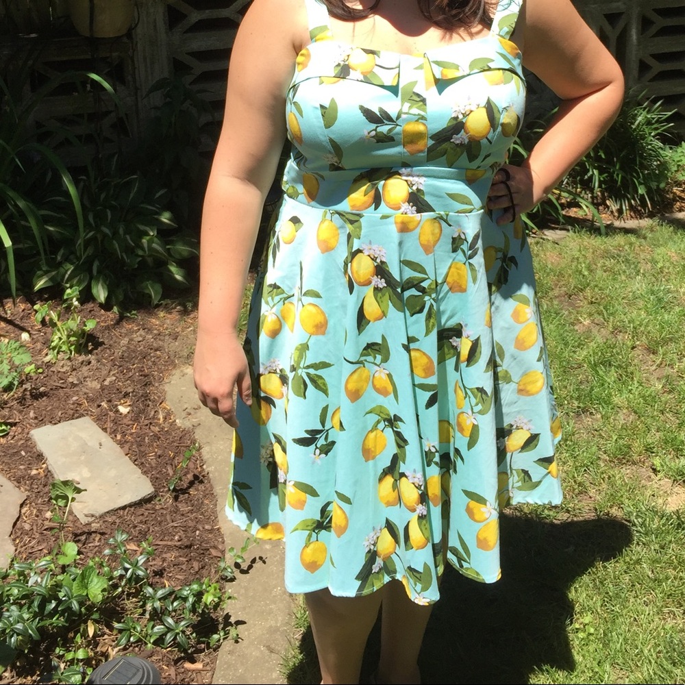 Turquoise 🍋 pattern dress w/ built in bra size 14